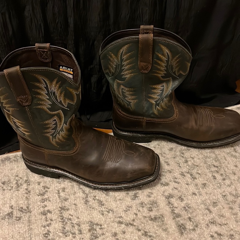 Men Ariat size 12ee steel toe cowboy work boots